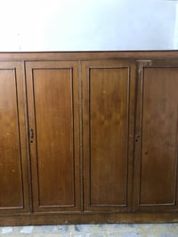 غرفة خشب صاج • بحاجة صبغ وتصليح • ٥ أبواب