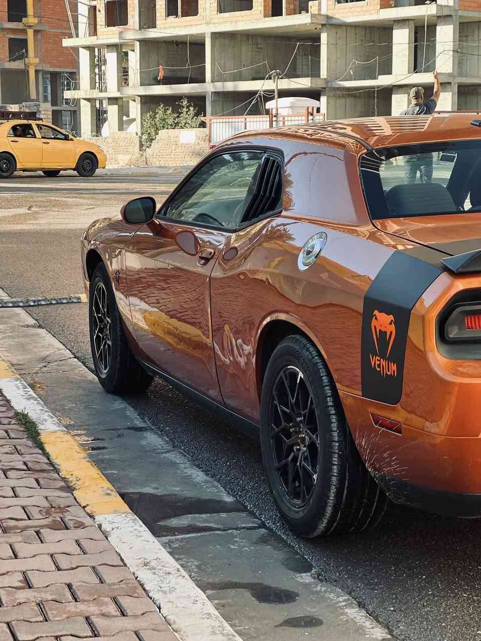 السلام عليكم جالنجر موديل ٢٠١١ محدثها ٢٠٢٠  السيارة خير من الله السونر مالتها مرفق بالمنشور سيارة رقم بغداد بسمي
العنوان بغداد الوشاش
السعر ٨٥ بيه مجال بسيط 
***********
