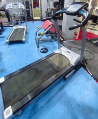 جهاز جري الماني الصنع استخدام قليل  ماطور جيد 2.5 حصان  يحتوي على حامل...