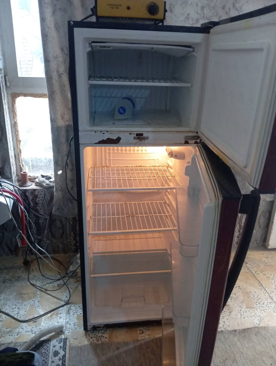 ثلاجه للبيع مكان النجف شارع 30 الحولي السعر 130 الاستفسار هذا رقم ***********
