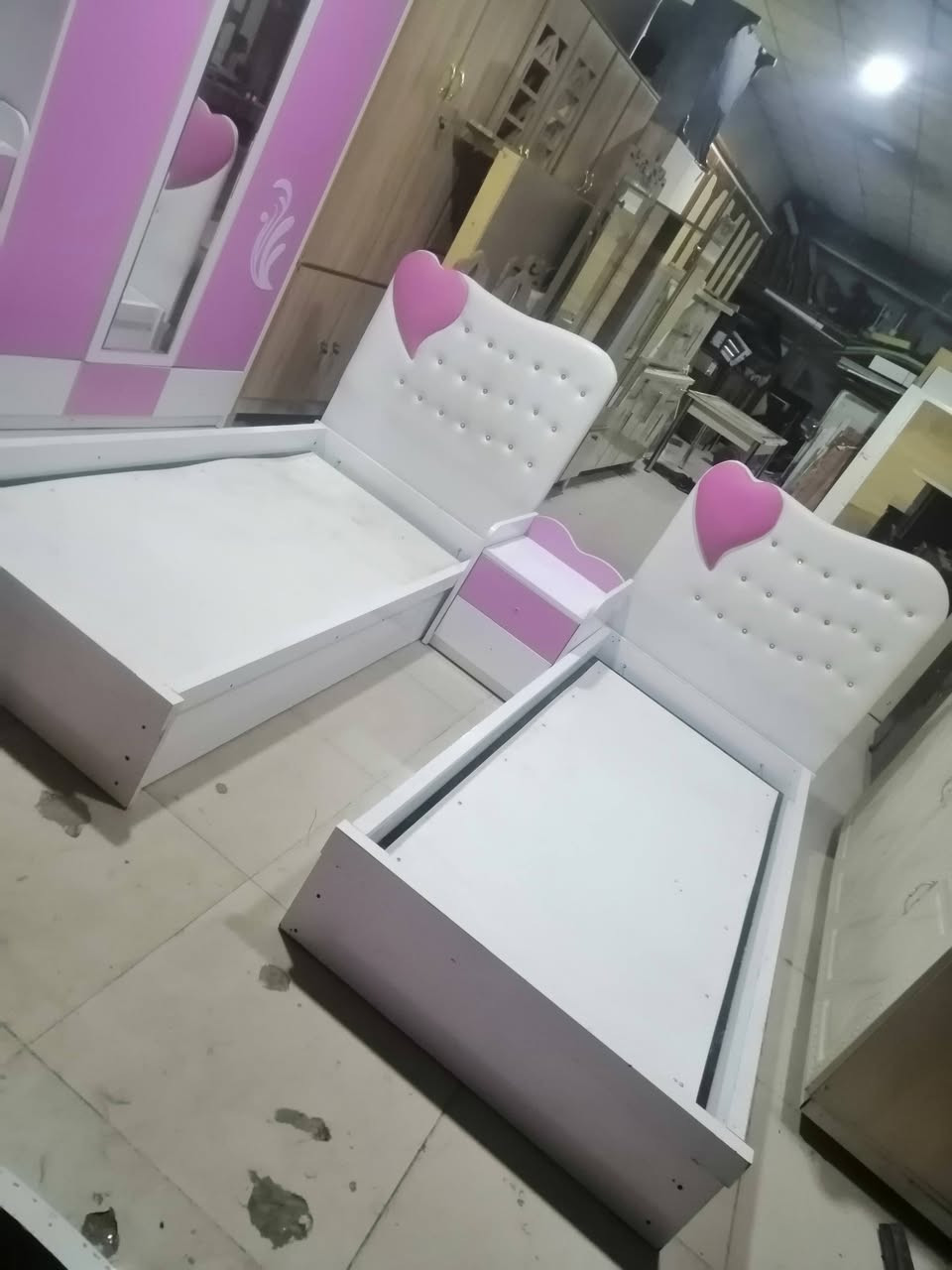 غرفة النوم نضيفة للبيع سعر ١٨٥ اتصال ***********
