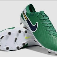 احذية كرة قدم اوربي قطع مفولة متوفر توصيل جميع المحافظات واتساب 077695...