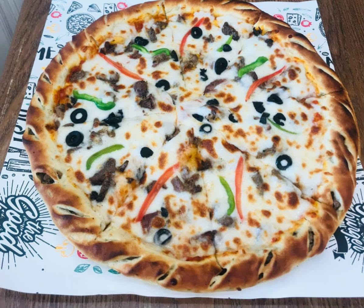 🍔 مأكولات جوري للوجبات السريعة – المنيو 🍟

💯الشاورما
• نفر شاورما لحم — 10,000
• نفر شاورما دجاج — 8,000
• نص نفر لحم — 5,000
• نص نفر دجاج — 4,000
• لفة كص لحم — 1,500
• لفة كص دجاج — 1,000

💯البركر
• بركر لحم — 1,000
• بركر لحم بالجبن — 1,500
• بركر لحم دبل — 2,000
• بركر لحم دبل بالجبن — 2,500

💯الكنتاكي والكرسبي
• وجبة كنتاكي 5 قطع — 8,000
• كنتاكي 3 قطع — 5,000
• كرسبي 4 قطع — 5,000
• سندويج زنكر — 2,000

💯الريزو
• ريزو كبير — 5,000
• ريزو صغير — 3,000

💯الصاج
• صاج لحم — 2,500
• صاج دجاج — 2,000

💯البيتزا
• بيتزا صغير دجاج — 4,000
• بيتزا صغير لحم — 5,000
• بيتزا وسط دجاج — 6,000
• بيتزا وسط لحم — 7,000
• بيتزا كبير دجاج — 8,000
• بيتزا كبير لحم — 9,000

💯المقبلات
• تشيلي جيز فرايز — 6,000
• قدح فنكر — 1,000
• طبق فنكر — 2,000

💯المشاوي والكباب
• نفر كباب لحم — 4,000
• نص نفر كباب لحم — 3,000
• نصف كيلو كباب لحم — 8,000
• كيلو كباب لحم — 16,000

🚚 خدمة التوصيل إلى جميع المناطق

📍 موقعنا: قضاء الحي – شارع سعيد بن جبير – مقابل الملعب الأولمبي

مأكولات جوري للوجبات السريعة
الطعم اللي تحبه يوصل لحد باب البيت ❤️🔥
***********
***********
