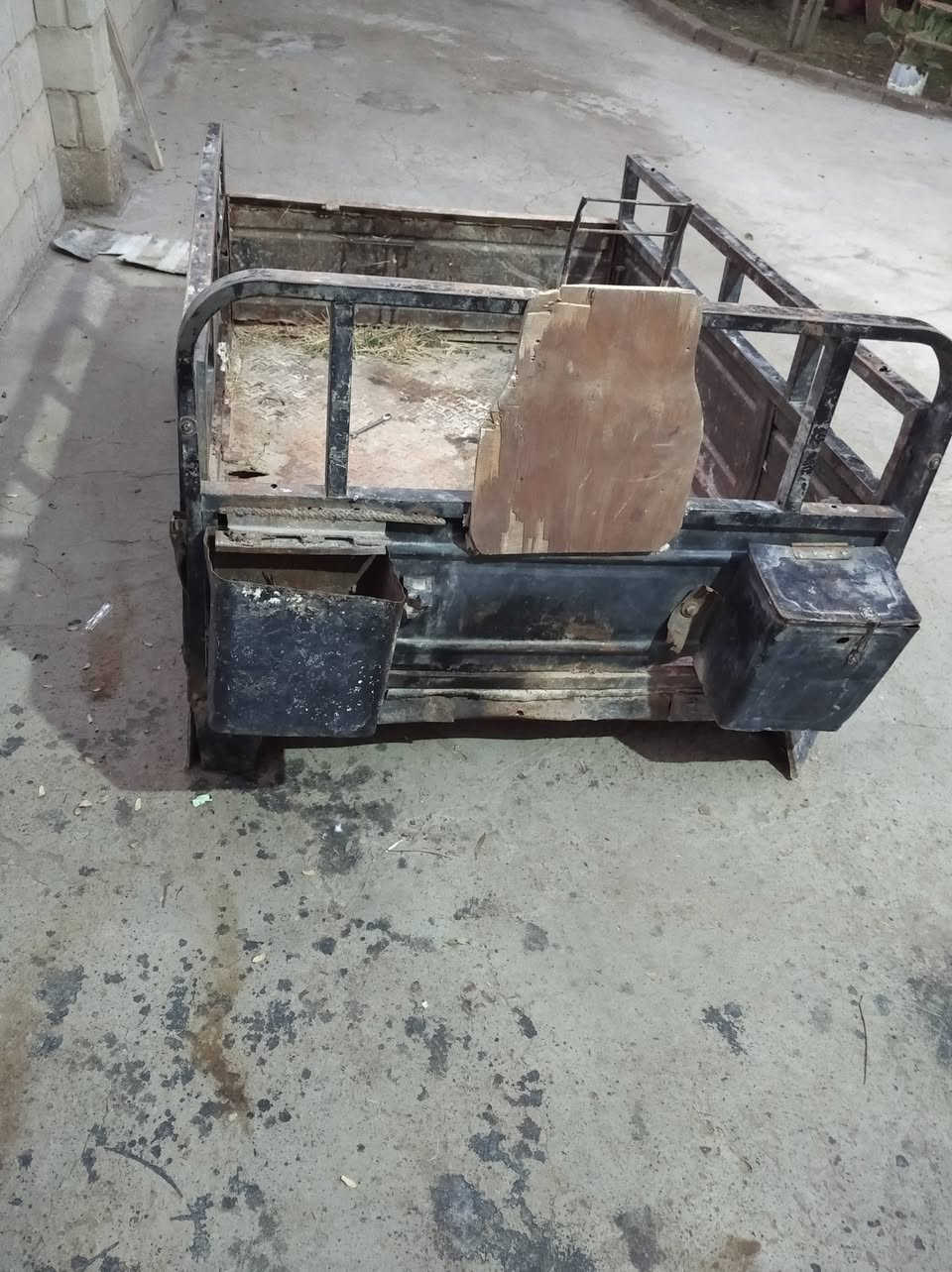 بدي للبيع مال متيار شوفت عيونك مكانه بل مشخاب ب120وبي مجال للشراي ***********
