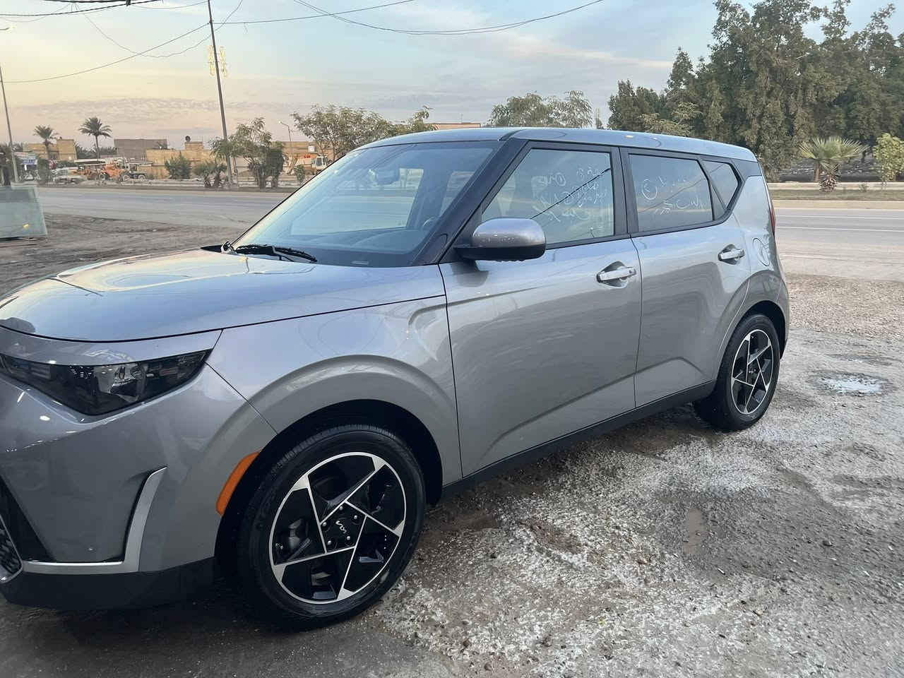 السلام عليكم 
كيا صول ٢٤ 
فوول مواصفات 
تشغيل عن بعد 
بصمه ابواب وتشغيل 
شاشه كبيره 
تحكم ستيرن فول 
كشن كهرباء 
السياره كفاله عامه من الصبغ قطرة صبغ مابيها حتى الدعاميه  نفس اللول اصليه ماشيه ٢٥ 
شواصي دواخل كلللها مكفوووله 
اي استفسار اتصال ***********
