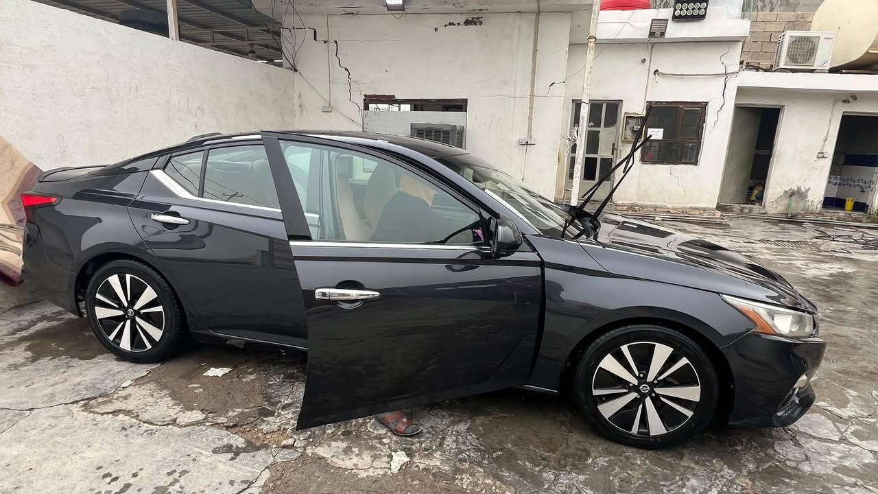 سلام عليكم نيسان التمه البيع موديل ٢٠٢٠ sL ماحاجه احجي موصفات البيه ضرر قطعتين صبق خارج العراق سعر ١٥٠ ورقه مكان رمادي ***********
