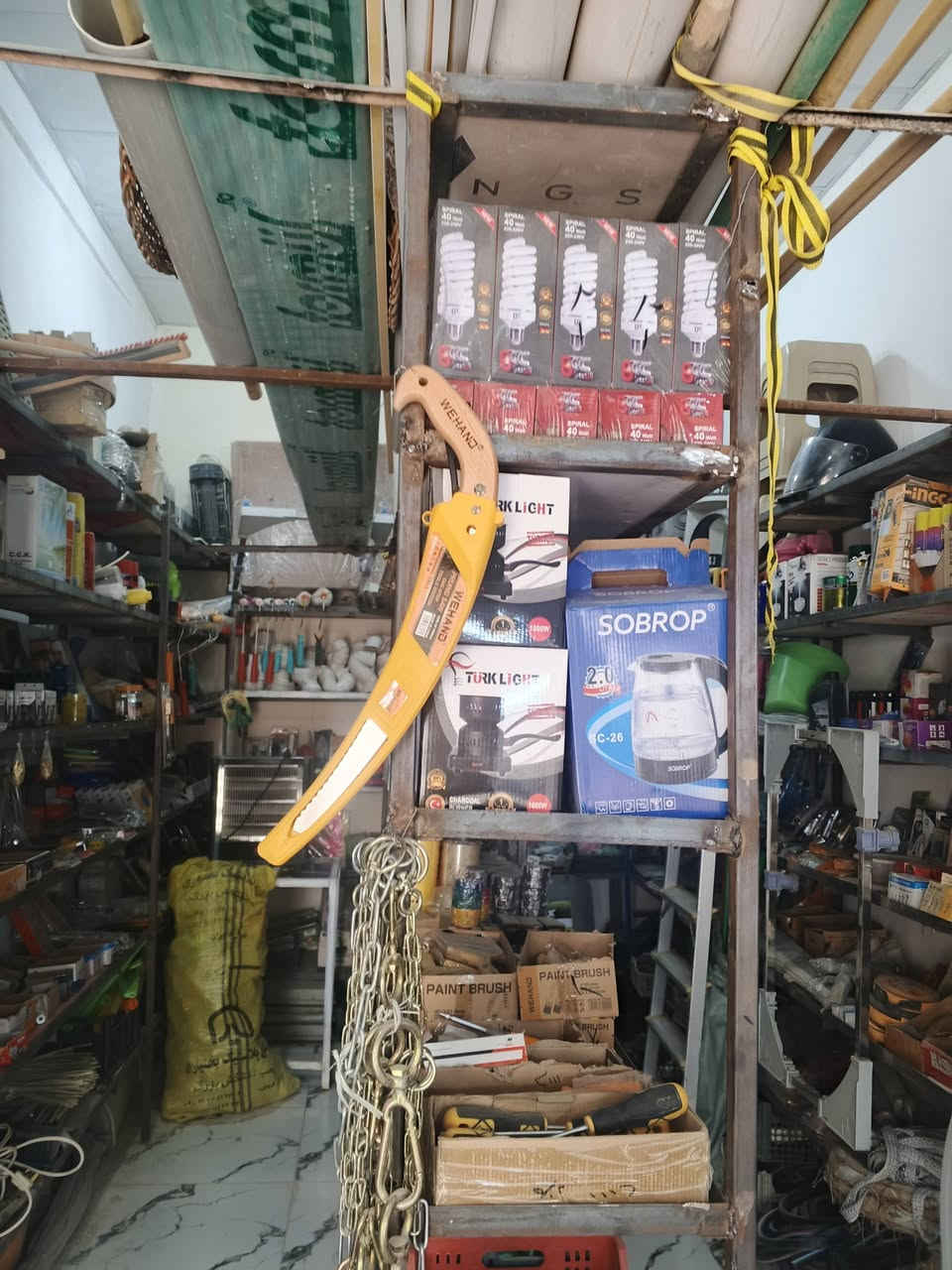 للبيع محل مواد منزليه وانشائيه  الموقع تقاطع القدس السده خلف مطعم ابو حمره ***********  ايجار المحل 75  الف
