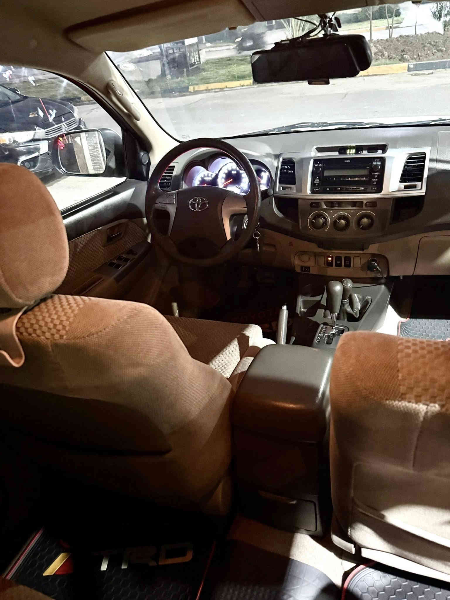 تيوتا فورجنر 2012 خليجي للبيع 
4 سلندر 2700 SR5 
تبريد 3 قطع 
7 راكب 
شاشة وكامره 
داش كام الي تصير امامية وخلفية 
سستم سماعات
مكينه وكير مكفولات حدادية
مري كهربائية وشفط اشاير بل مري 
علما ان السيارة تحت صيانة سيرفس الشركة:
 • تبديل البلكات
 • تنظيف الثلاجة
 • تبديل تايرات جديدة
 • تبديل جميع الزيوت:
 • دهن المحرك
 • دهن البريك
 • دهن الستيرن
 • دهن الأكسل
 • دهن الكير
تخم تاير جديد برجستون 25📍
*********** مكاني بغداد جملية 
السعر 195 وبيها مجال $
