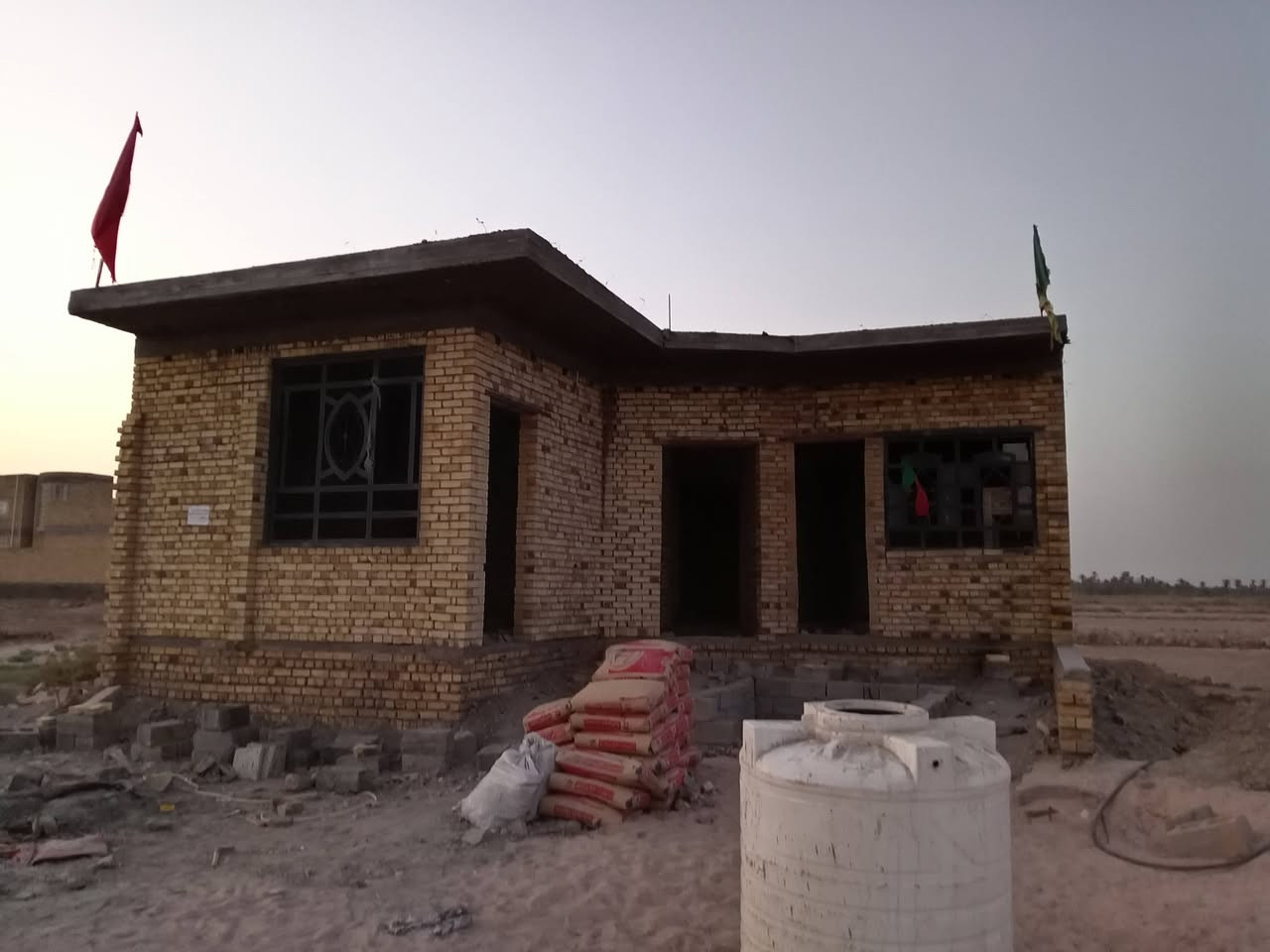 بيت طابو أسهم تحويل بأسم المشتري مساحه 200م
كاع الدبوس مجاور كوت محينه يبعد قليل عن سيطرة ام العباس على الجهه اليمنى قريب  للشارع العام 

يبعد عن المدارس 100م ومستشفى قيد الانشاء

السعر ٦٥وبي مجال 

بناء حديث  طابوق كونكريت مسلح رباطات 

يتكون من استقبال وصاله وغرفتين ومطبخ ومجمع صحيات داخليه عدد 2 ومجمع صحيات خارجي ومناور ثنين
  نقص سيراميك وبياض وتسليك
 

واتساب***********
او خاص

