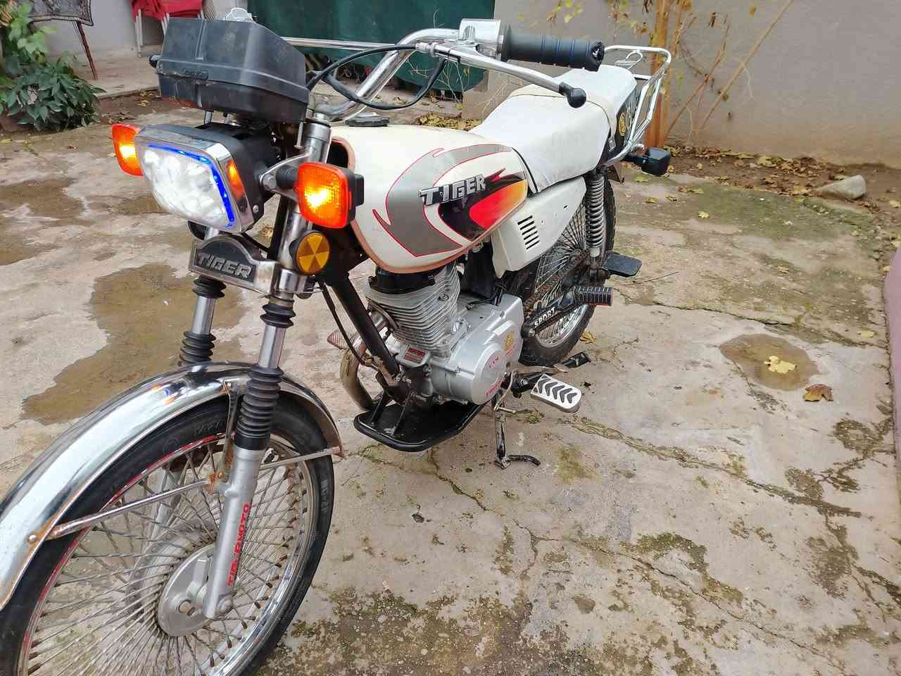 السلام عليكم ماطور تايكر 2020 محرك مبدل ولفات فقط  نشاط فول وايرمنيه شغاله وياله عدله تواير نضاف دبلات شغاله السعر 380 وبي مجال شراي خاص او انتصل ***********) (***********
