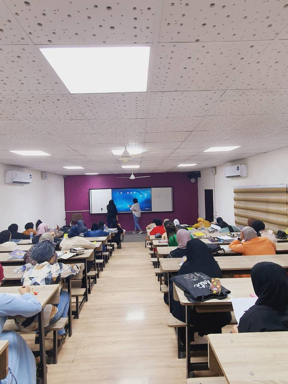 سنبدأ غداً المحاضرات التجريبيه في ثانوية ومعهد الادريسي للبنين والبنات للاستفسار
***********
