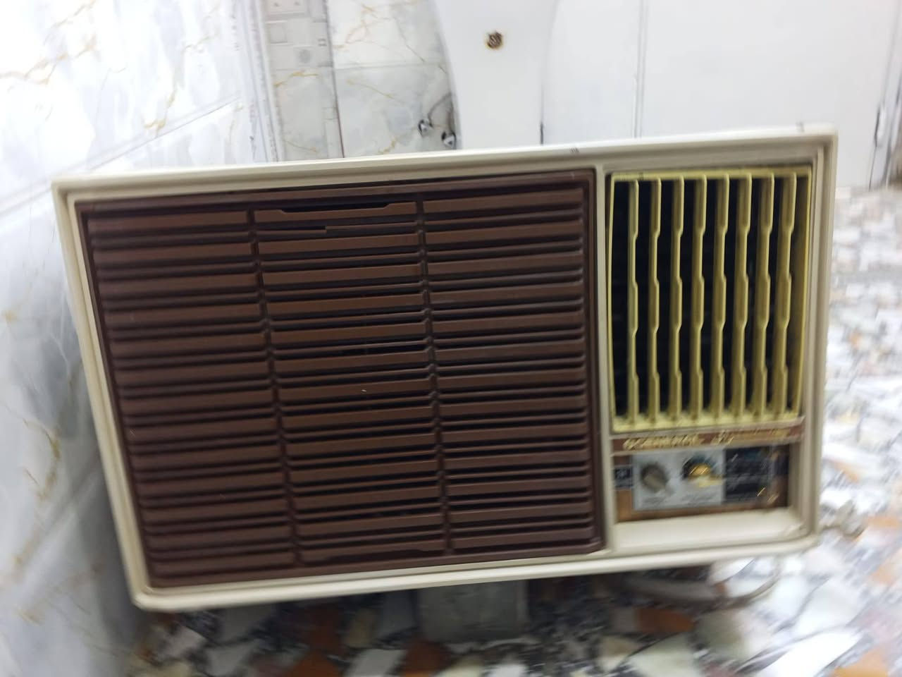 سلام عليكم مكيف جنرال التايلندي الاصلي طنين وثلث شغال وعل فحص تدفئه تبريد بلادي ماداخل تصليح ابد شرط الفحص تفحص يمي وتاخذ نضافه 100بل 100راديترات ذهب طخه وحده مابيهن مكيف جديد بمعنا الكلمه استخدام قليل السعر((300)) مكاني بغداد للتواصل ***********
