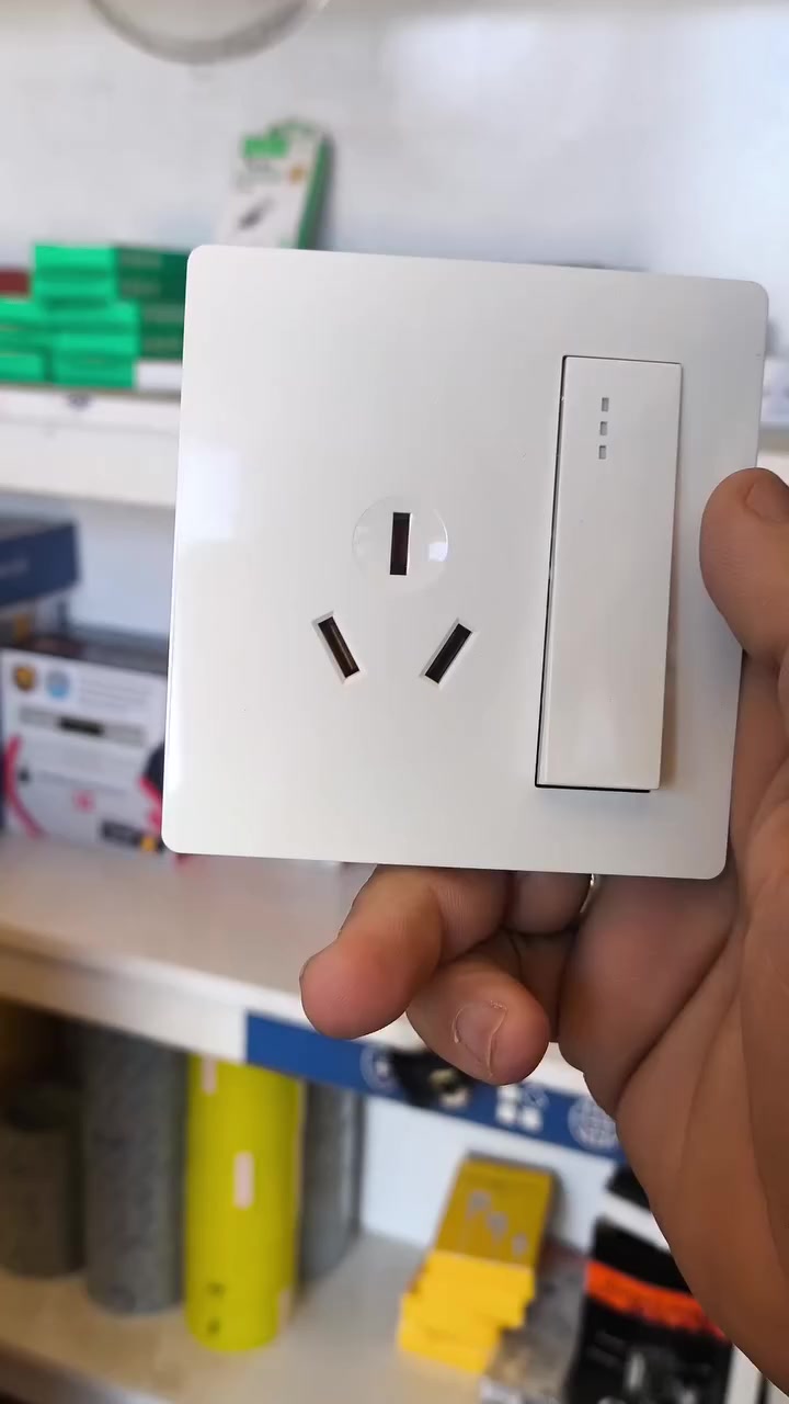 تحية طيبة متابيعنا الكرام 
بلك سويج ١٦ امبير حقيقي خاص للسيارات الشحن 
بسعر مناسب ٧٥٠٠ فقط 
توصيل لكل المحافظات ٥٠٠٠ 
كوفة شارع المعمل قرب جامع الخزاعل مجمع ادم 
***********
***********
