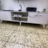 ميز بلازما 4 قطع تعليك وارضي  للبيع مكانه بالحريه  07703865508