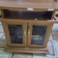 ميز تلفزيون • ٣٢انش • قابل تفاوض