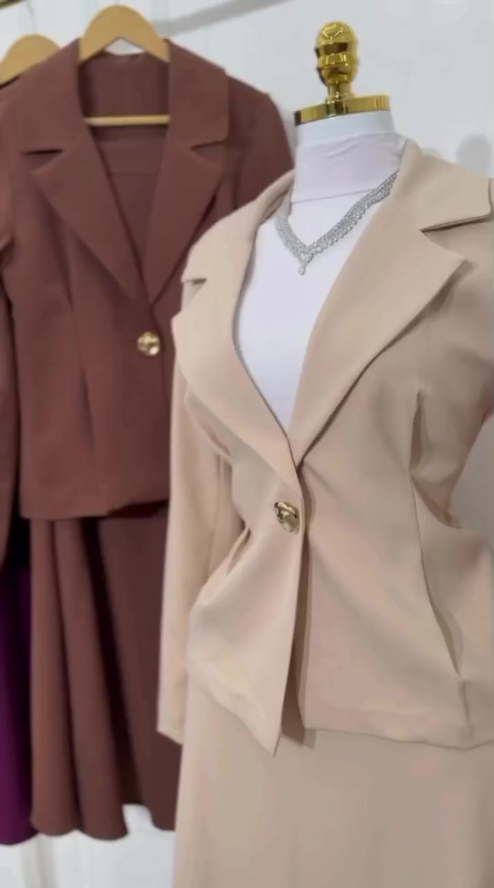 طقم رسمي كوالتي عالي قماش دابل ايطالي مبطن 
قياس 48/46/44/42/40/38/
متوفر


**إذا كنت صاحب هذا الإعلان وتريد حذفه لأي سبب، رجاءا أرسل رسالة إلى الدعم الفني**