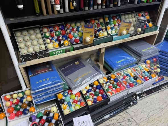 عروووض رأس السنه من تجهيزات احمد ومصطفى للبليارد 
تحطييم الاسعار مهم(الصور الي موجوده تابعه فقط للصفحه مالتنه اي واحد ياخذهه وينشرهه انشره عندي بلحساب قفاص)
بغداد حافظ القاضي ليس لدينا فرع اخر 
*********** يتوفر واتساب
