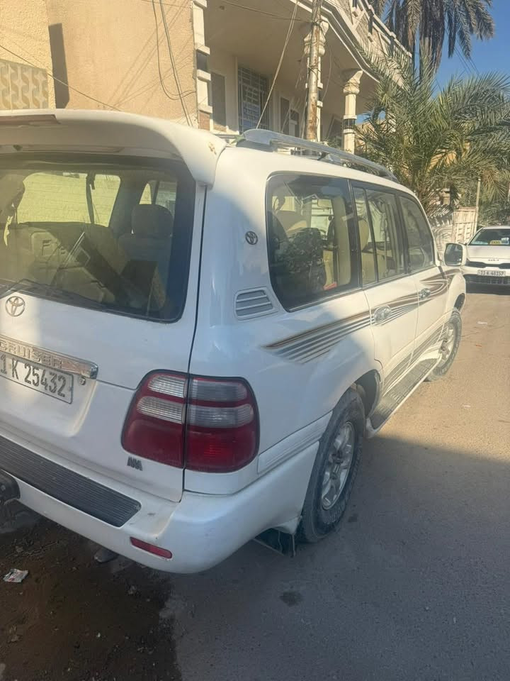 السلام عليكم لاند كروز للبيع موديل 2000 السياره كامله مكمله مناقصه اي شي بلاديه تبريد ثلج سياره كلش حلوووه مابيه صبغ السعر قفل ب150 والله العظيم صارت عليه فوك الدفترين بس متوازي على البيع مكان السياره الدوره شارع ابو الطياره رقم الهاتف *********** 
***********
