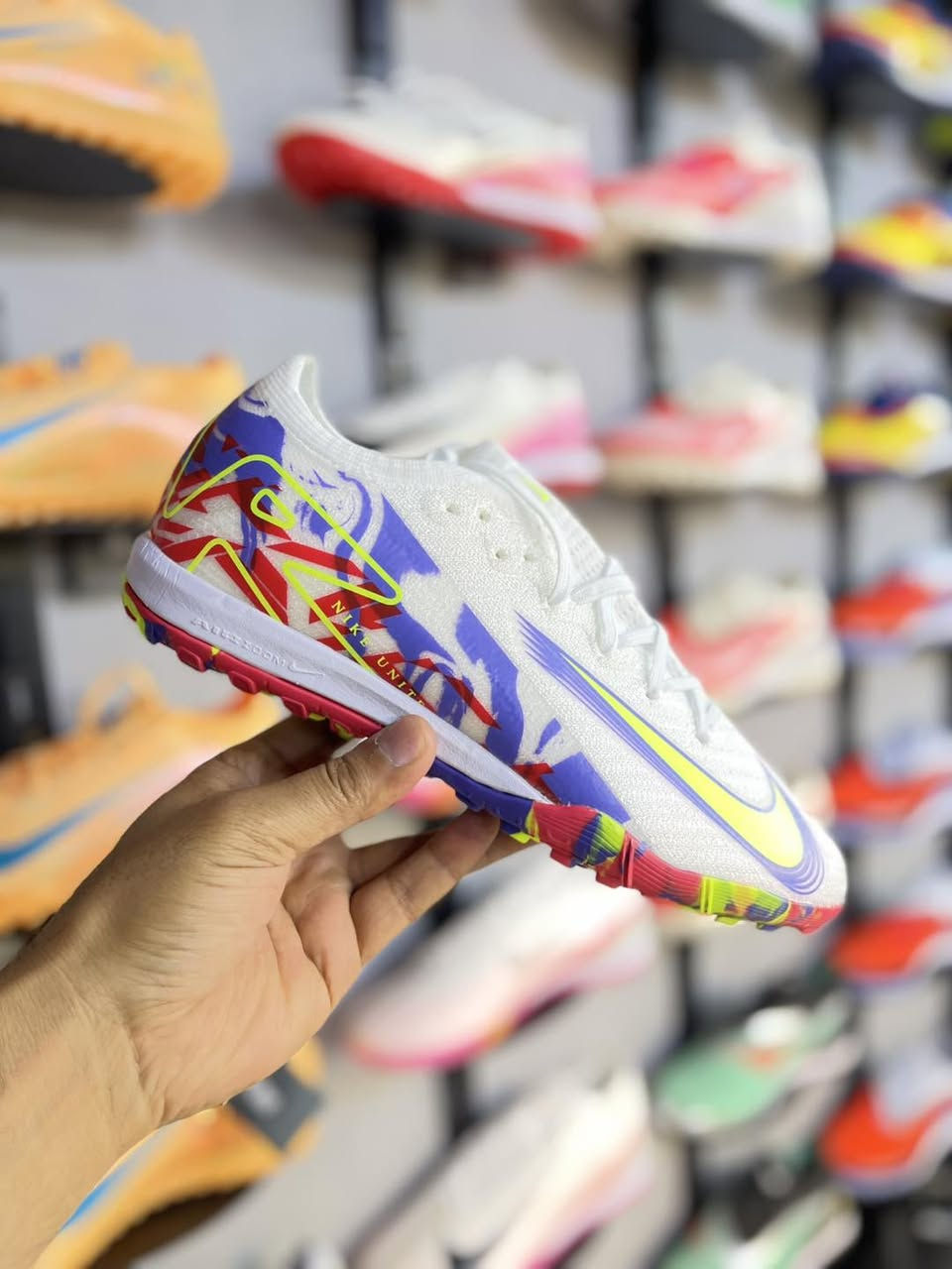 اير زووم اصدار خاص 
الشكل المختلف من نايكي 
ماستر وكالة ( باركود ) 
للحجز مراسله الصفحة 
توجد خدمة توصيل 
العنوان بغداد المعامل البستان مجاور مطعم اوراس


**إذا كنت صاحب هذا الإعلان وتريد حذفه لأي سبب، رجاءا أرسل رسالة إلى الدعم الفني**