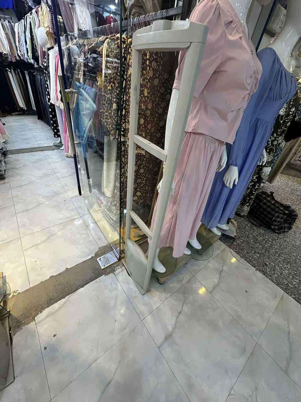 سلام عليكم عندي جهاز سرقه للبيع نضيف كلش ستخدام قليل بشرط علفحص ميعبر ولاقطعه لومهماكان لود كلش نوعيه راقيه ويه الفين تاك مشتري الاصلي اخدته ب٩٠٠ ولتاكات ب٥٠٠ هسه هوه وتاكاته ب٧٥٠ لان محتاج تجي تفحص وتقتنع وتاخذ
رقمي ***********
