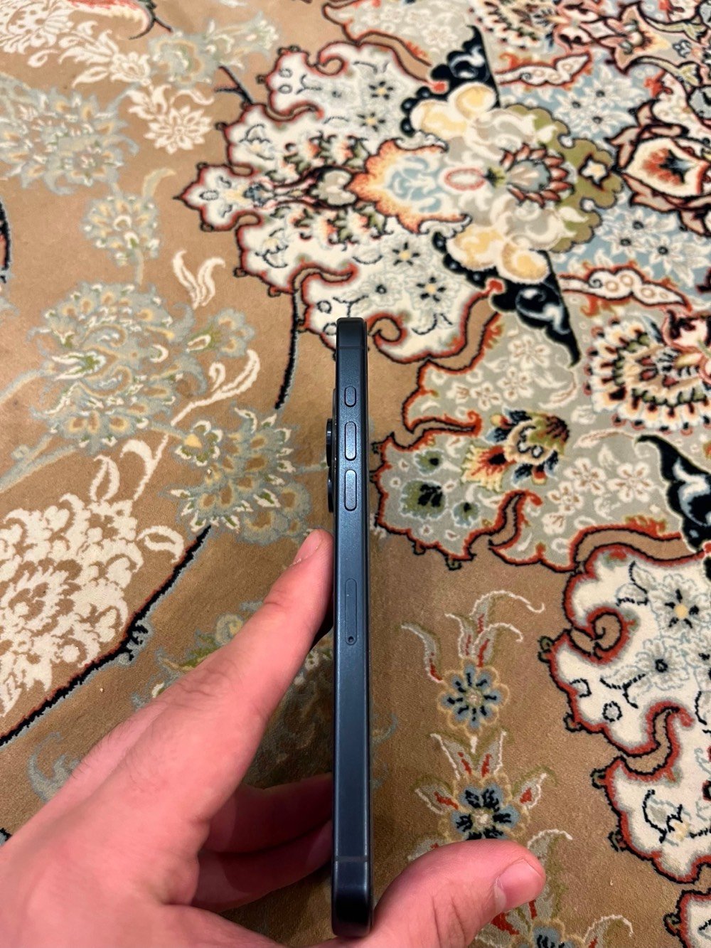 IPHONE 15 Pro Max 
256 
Za/a دبل سيم كارت 
بطاريته 88 بلاديه 🔋
كامل ملحقات ويا كارتونه الاصليه والواير الاصلي 
الجهاز مكفول شاشه وبطاريه وشاصي شخط ما بي .. 🔴 فقط مبدل ظهر اصلي وكالة وكلشي ما ماثر على الاستخدام طبيعي والجهاز يخبل ونظيف ومابي اي اشكال 

🟥السعر 860 وبي مجال حك الجيه .. اوجبه ويدلل
الرقم ***********
مكاني كربلاء المقدسه
