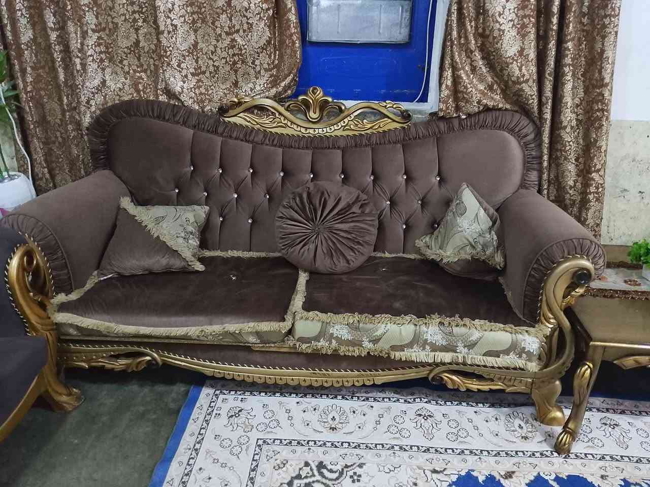 تخم قنفات رئاسي اخو جديد.  ،،،، قنفتين كبار. و4 كراسي.  معى لكوشات  فقط. سعر 575 بي مجال بسيط حك جيه.   لاتكسر بل حاجه معروف اسعارهن   وانتو بسلامه.


**إذا كنت صاحب هذا الإعلان وتريد حذفه لأي سبب، رجاءا أرسل رسالة إلى الدعم الفني**