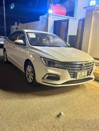 للبيع mg2025 كفاله عامه ماشيه 11الف سياره كلش جديده  رقم بغداد تريد تح...