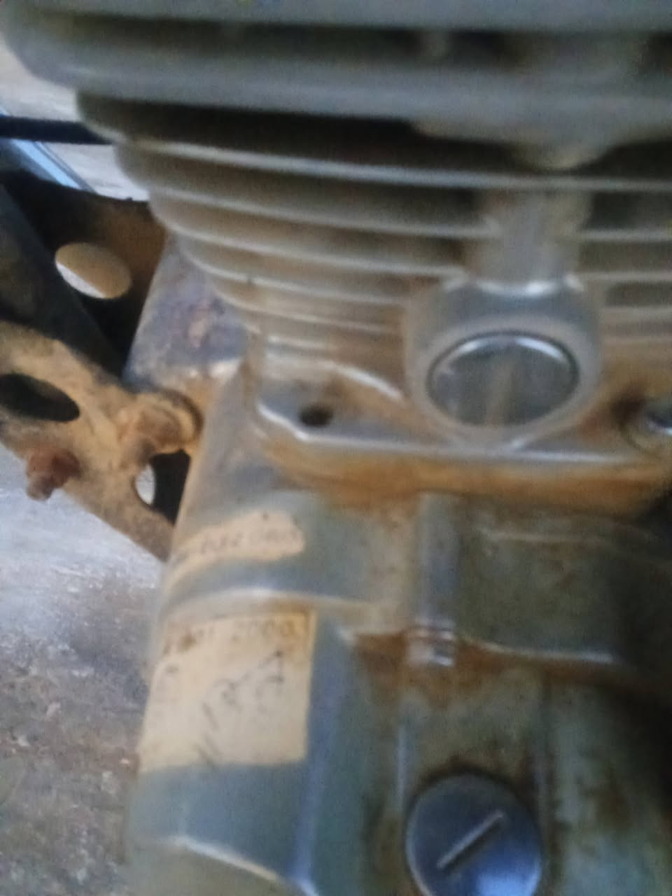 دراجة سيفان موديل 21 شلعه ومعدل وراق موجود بيه لكن رقم بليته ماكو اسوي وياك مكاتبه دراجة مال اشغل  سعره 200 بيه مجال مكان بابل محاويل واكو براغي مسحوك ثنين صورته مكان لكن ما ماثر عله محرك نضيف مفتوح صار سنه ما ادب دهن رقم هاتف بي واتساب ***********
