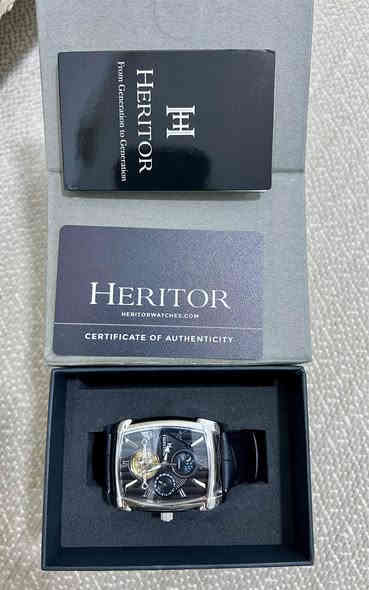 إذا تدور على ساعة تلزم اليد وتكول أناقة… فهذي هي المطلوبة!
ساعة Heritor Valentin – Automatic تصميم ملكي، حركة ناعمة، وحضور يخبل.

⸻

⭐ المواصفات
 • حركة أوتوماتيك بـ 20 جوهرة… دقّة وثبات بدون بطارية.
 • هيكل ستانلس ستيل 316L قوي وما يصدأ.
 • زجاج معدني بطبقة سافير ضد الخدش.
 • عقارب مضيّئة، خلفية شفّافة تبين مكينة الساعة.
 • حزام جلد طبيعي عالي الجودة.
 • تاريخ + طور القمر بشكل فخم جداً.
 • مقاومة ميّه 5 ATM.

⸻

📏 الحجم
 • حجم الهيكل: 38مم
 • ويه التاج: 41مم تقريباً
 • السمك: 14.5مم
 • عرض الحزام: 22مم

⸻

💰 السعر: ٥٠٠ الف 

قطعة فخمة، ناعمة بالحركة، وتنسيقها على أي لبسة يطلع روعة.

للتواصل خاص او واتس اب
*********** بغداد
