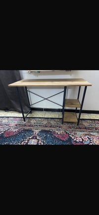 ميز مكتبي • نظيف • بغداد