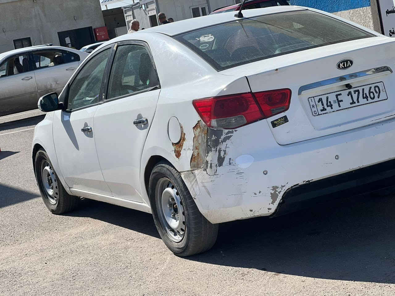 السلام عليكم سيراتو خليجي مديل 12 فول مواصفات فتحه وبصمه وتحكم ستيرن وشفتات جاهزه من كل النواحي مكينه كير تبريد كله جاهزه  ربع ما تصرف عليه بيه دحجه بالمدكر الخلفي راجع بارد وباقي على وضعه بيه صبغ كم قطعه ابيع صبغ حزام مكفوله من الضربه القويه راعيه موجود تحويل ثاني يوم مكاني بصره ابو الخصيب 
*********** ابو الخصيب, البصرة
