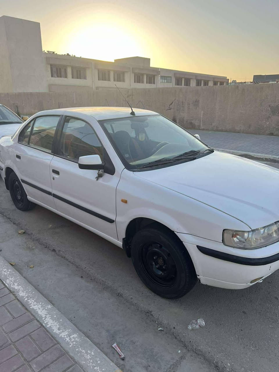 السلام عليكم
سمند 2010 سنويته ل 30 
السياره باسمي 
سياره كير ومكينه فرنسي 
تخم تاير 
حداديه كله جديد 
السياره مكفوله  
بس البنيد مصبوخ 
السعر 40 وبيه مجال قليل***********
