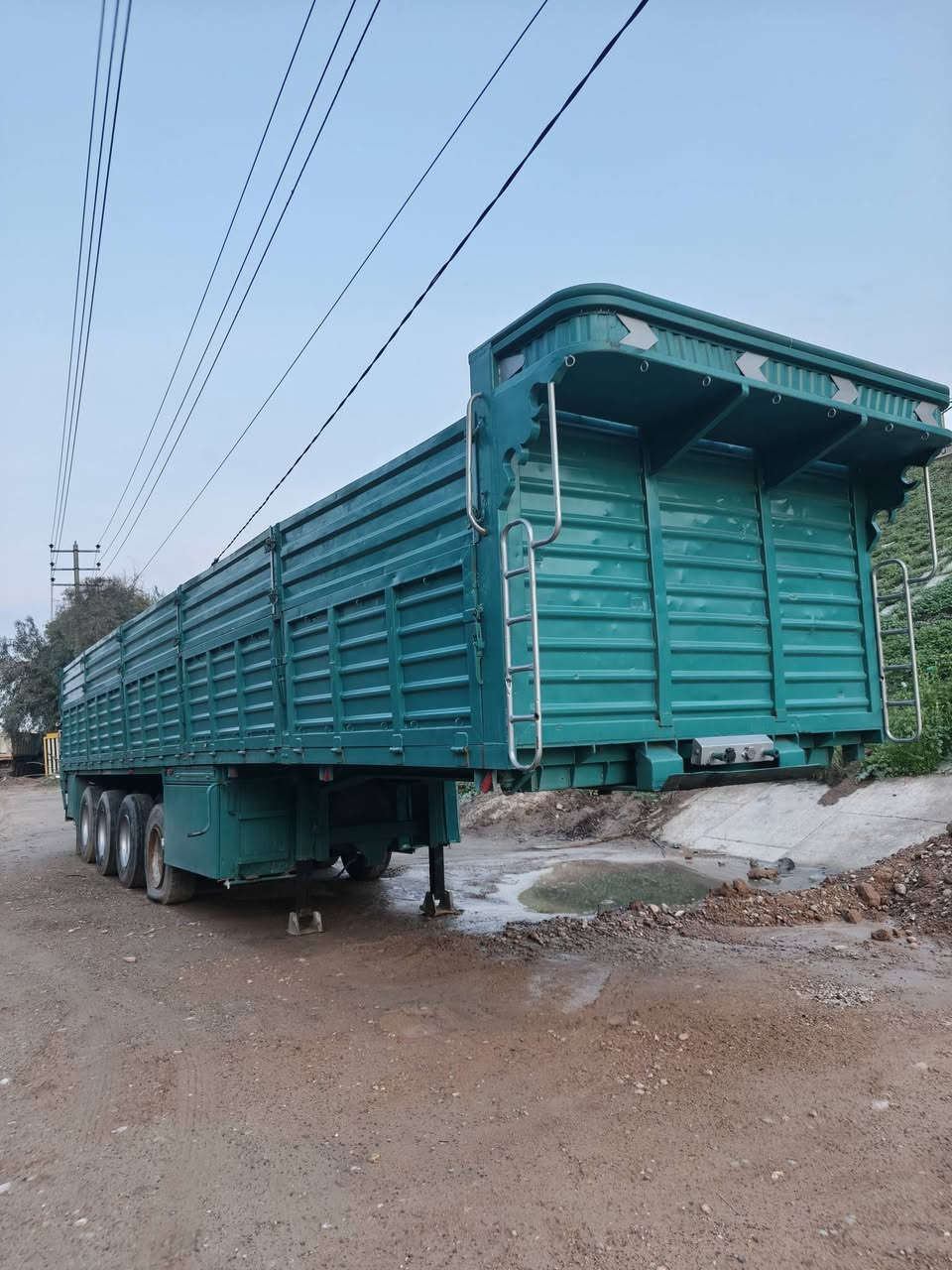 السلام عليكم عربانه تتفتح طول 12.50شاصي 16دناكير 14 صيني جوبلس 3رفاعات العربانه مكفول من الفطر والكسر مابيها جادر مكان ديالى 
بعقوبه ,,,, مكلف بالنشر """
***********اتصال
