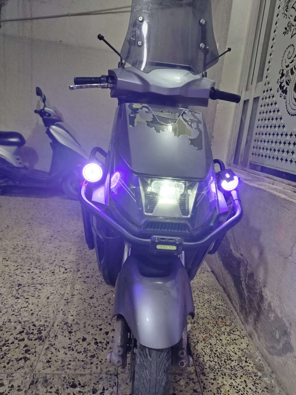 سلام عليكم
دراجه شحن للبيع نوع سكنس جبلي رياضي 
3 سرع 
عدد البطاريات 7 دبل 32 أمبير 
كامله نقص يدة ابريك خلفي 
العنوان بغداد مدينة الصدر قطاع 54
***********
