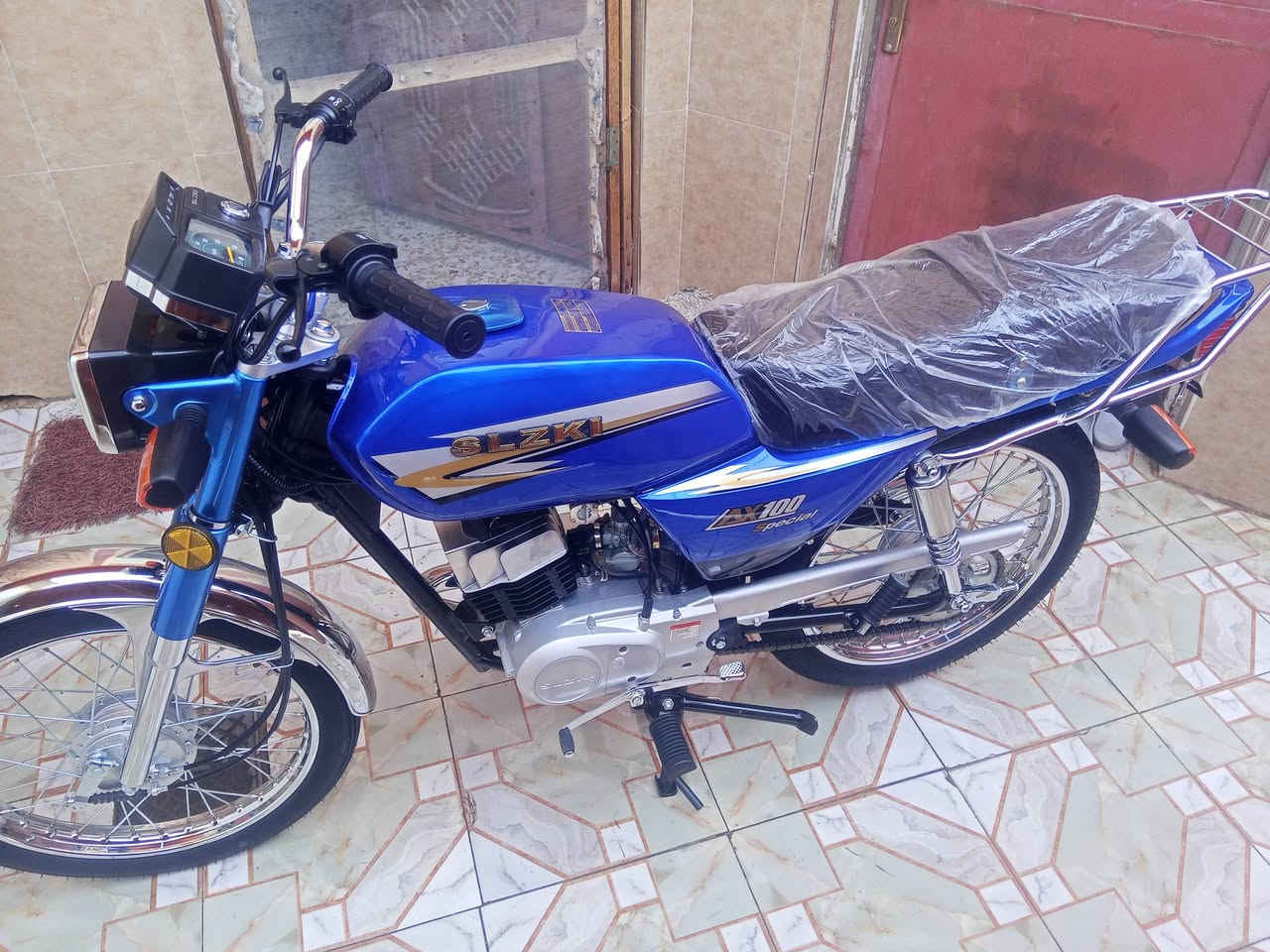 سلام عليكم دراجه ساسوكي جديده صارله 4 أيام من طالعه  من الوكيل المكان طوريج السعر 950 وبيه مجال ***********
