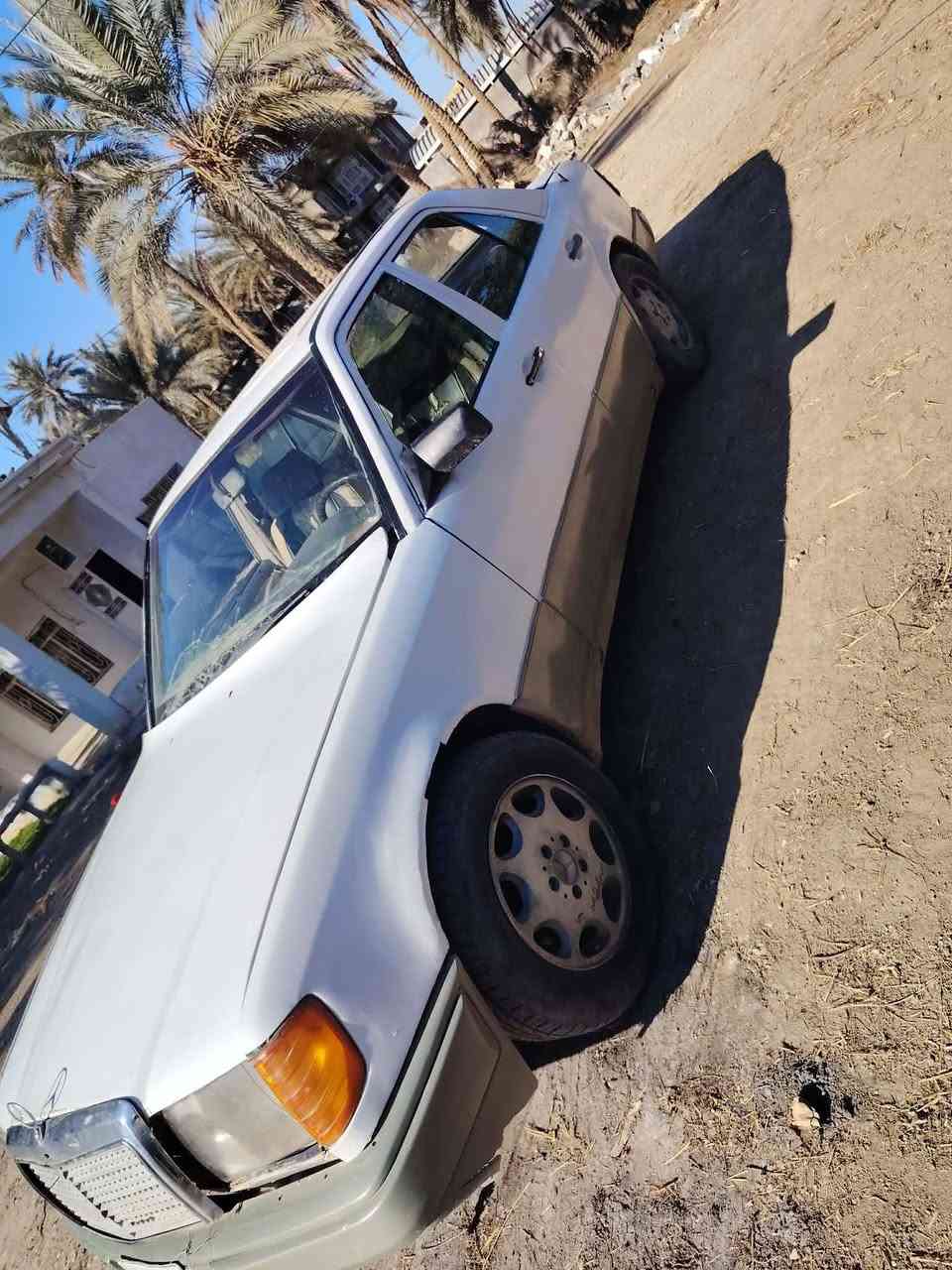 السلام عليكم مرسيدس موديل 91 للبيع محرك وكير بطه ونجي 2400  جديده خير من الله بيه وكاله عامه السياره
***********
*********** 
السعر 18  او بيه مجال
