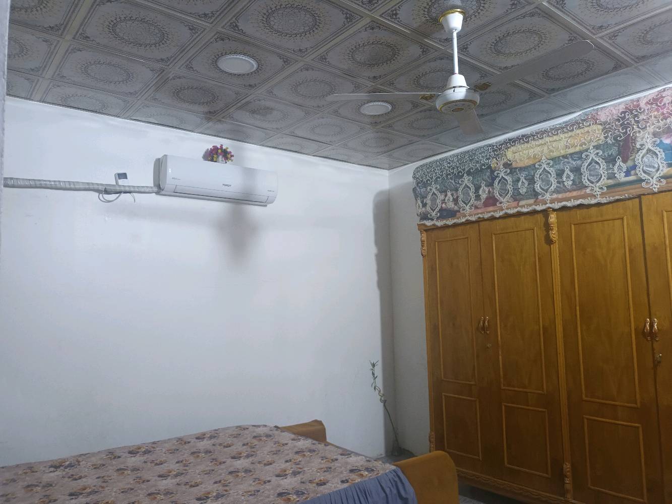 بيت للبيع مساحة 200متر حي عبجية قرب اعدادية النباهة للبنين  
بناء كامل كلة طابوك والسقف عكادة غرفتين ومطبخ وصالة واستقبال وصحيات 
