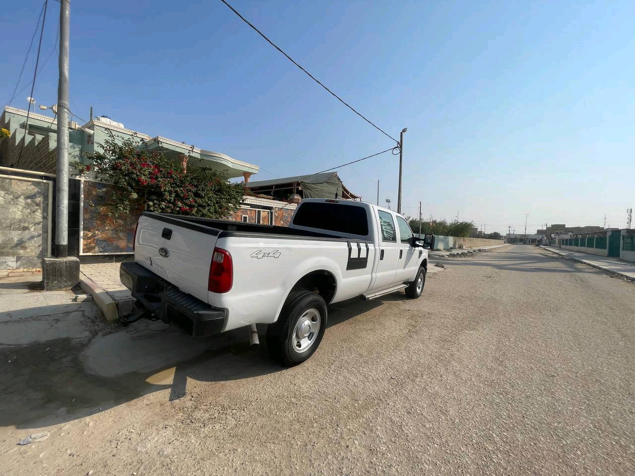 فورد للبيع كفاله عامه خليجي دخول جديد رقم اربيل الانكلزي الجديد كفاله من الشخط مكينه 10 سلندر بانزين ماشيه 80 ميل السياره جديده مضمومه ....يرهم مراوس بكريت ويل 2020.2021مديل  مراوس بكريت 