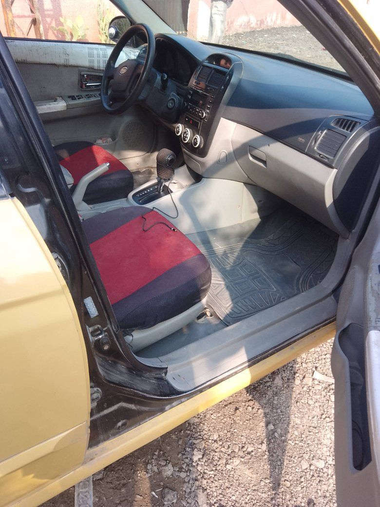 سلام عليكم سبكترة للبيع 2007 سيارة جديدة ارقام انكليزي سنوية بسمي مجددة لل2031 تحويل ثاني يوم مصفرة غرامات وهيئة محرك كير مكفولات السيارة جديدة كبل للشارع مكان بغداد السعر 70$ اي الاستفسار اتصال ***********
