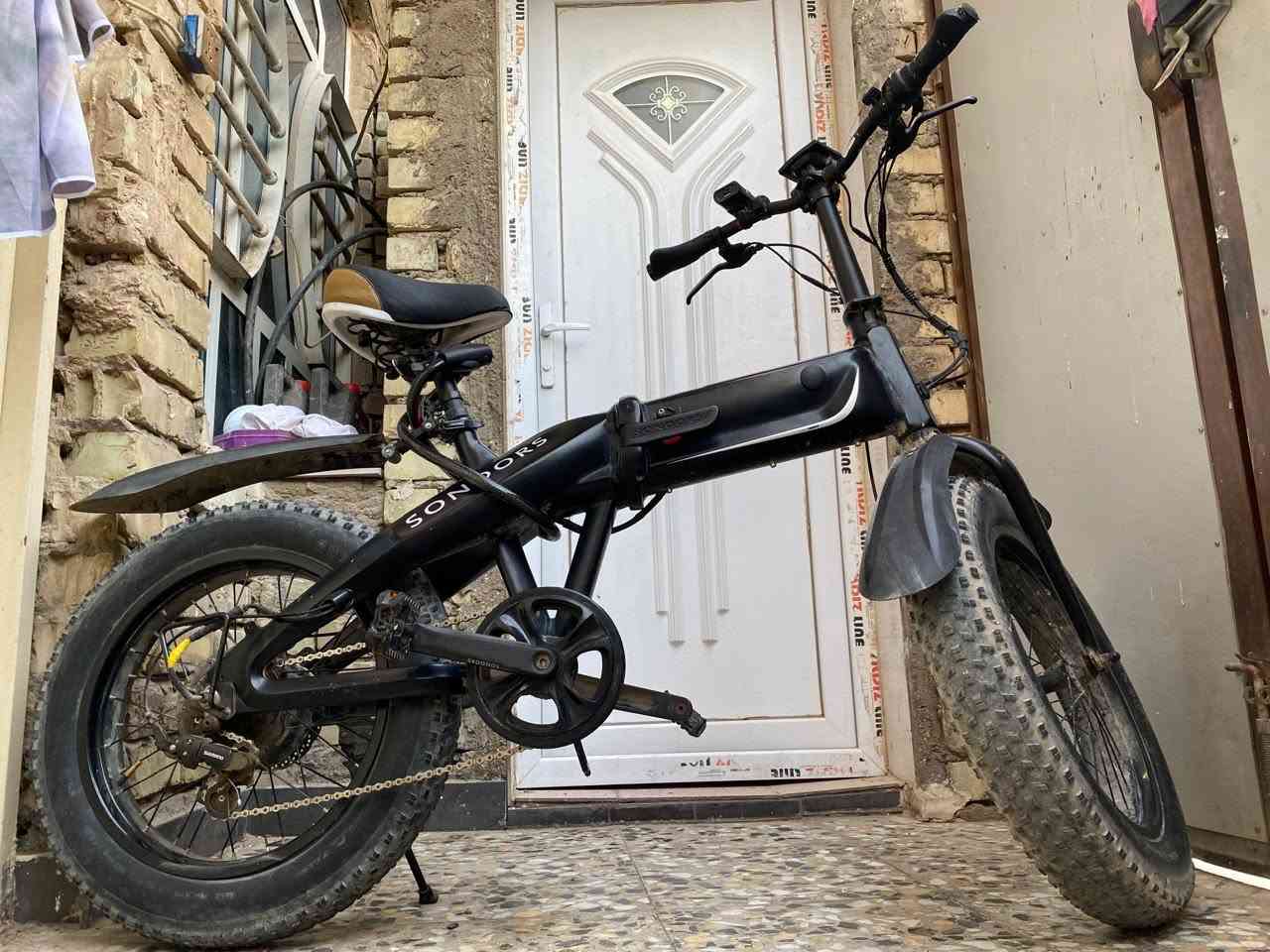 بايسكل كهربائي للبيع.

بطارية ليثيوم ٤٨ فولت،  يوصلني من شاطئ التاجي للكرادة ذهاب وعودة بس على الشحن، شاحنته موجودة ايضاً.  صارله عندي اقل السنة، بايسكل شبه جديد.. اغراضه امريكية كلها، لكن التصنيع بالصين..

السرعة على الشحن ٢٠ كيلو متر بالساعة.. والكير العادي سبع سرعات.. بيه ثلا طرق للسير، الاول فقط كهربائي - الثانية بايدر مع الكهرباء سريع - الثالثة فقط على البايدر. بايسكل رياضي مثل ما تشوفون بالصور.. 

سعره ٥٥٠ الف دينار.. وبيه مجال، اني اخذته جديد قبل اقل من سنة ب٦٥٠ الف.. 

رجاءاً راسلني على الصفحة خاص اذا تريد تشتريه، وتدلل..


**إذا كنت صاحب هذا الإعلان وتريد حذفه لأي سبب، رجاءا أرسل رسالة إلى الدعم الفني**