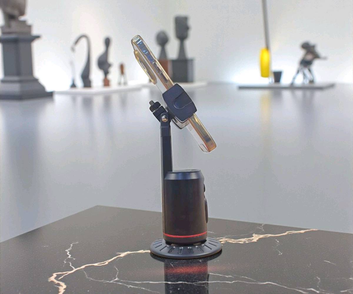 ستاند تصوير رائع مع جهاز تتبع أوتوماتيكي، يوفر لك القدرة على تصوير مقاطع فيديو بجودة ممتازة وتحكم سهل عبر تطبيق. يأتي مع تصميم أنيق وأنيق بلون أسود، مما يجعله مثالي لجميع أنواع التصوير سواء الداخلي أو الخارجي. مثالي لأصحاب المحتوى على وسائل التواصل الاجتماعي أو تصوير اللقاءات الشخصية عن بُعد.