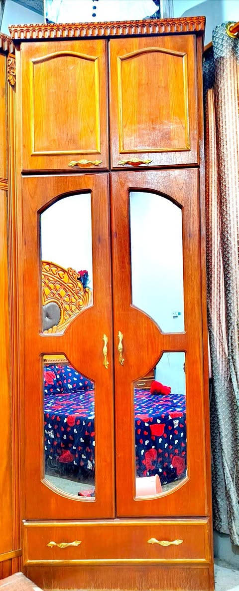 سلام عليكم غرفه خشاب للبيع مستعملة السعر 6500 وبيها مجال بسيط عنوان الوصل حي رافدين رقم الهاتف ***********
