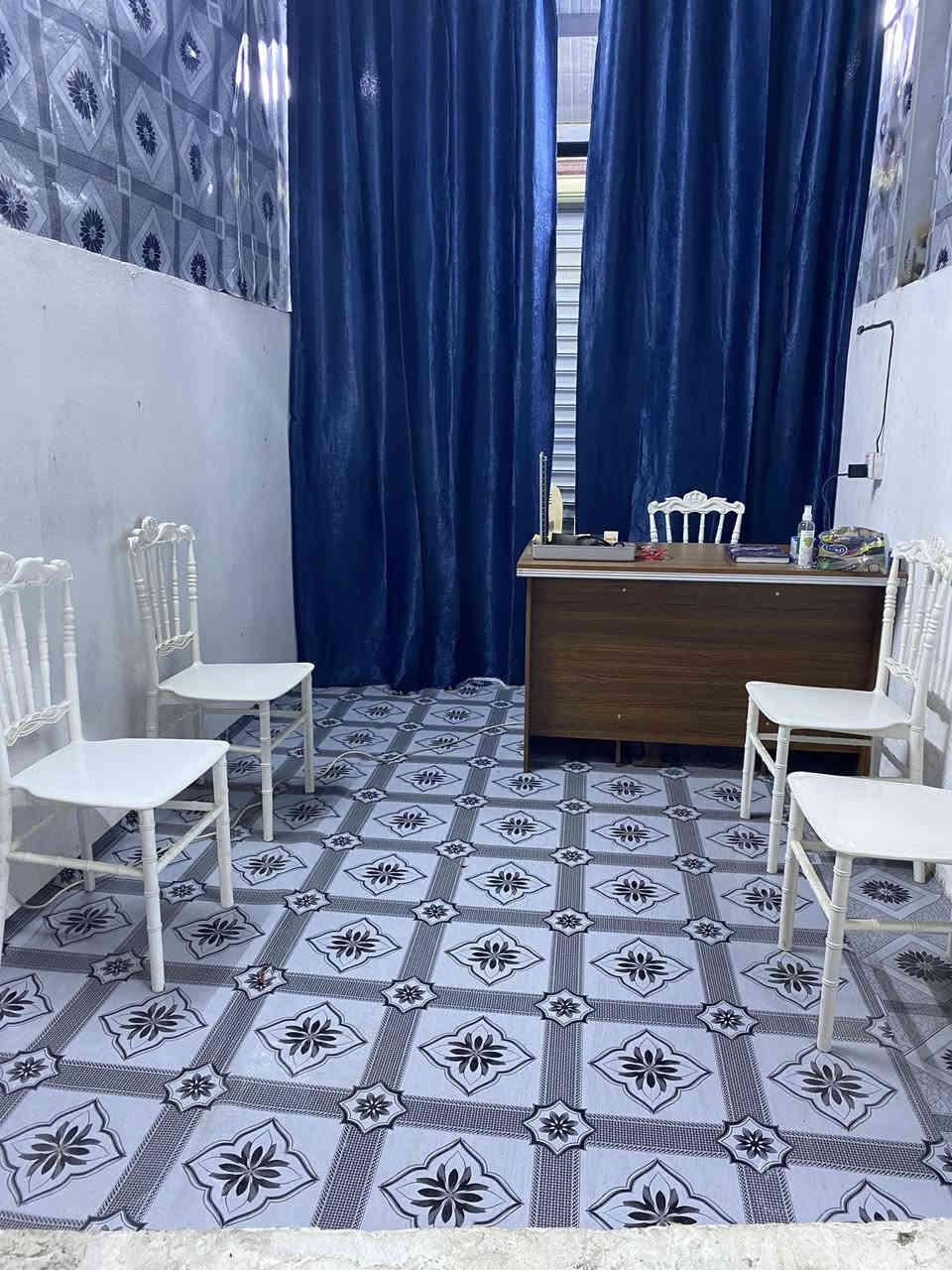 🔴اعلان 
حياكم الله آهلنا وناسنا الطيبين في منطقة الرحمانية - الجعيفر وشارع حيفا ومنطقة الصالحية 

🔴تم افتتاح عيادة الممرض الجامعي في منطقة الرحمانية

🔴العنوان: منطقة الرحمانية/سوق الرحمانية / مقابل معمل الطحين - الشارع العام .

🔴العيادة توفر خدمات ورعاية طبية وصحية وتمريضية ممتازة لجميع المرضى وباسعار مناسبة جداً كون مهنتنا هي مهنة انسانية.

🔴الخدمات والرعاية الطبية والصحية والتمريضية التي تقدمها عيادتنا هي :

1- فحص وقياس العلامات الحيوية ( ضغط الدم - قياس سكر الدم - قياس نبض القلب - قياس درجة الحرارة الجسم
- قياس مستوى التنفس)

2- تركيب الكانيولا الوريدية ( Cannula ) مع زرق الابر ( وريدي وعضلي ) .

3-أعطاء علاج وريدي (IV) ( مغذيات وريدية- أبر وريدية ..الخ)
4- أعطاء علاج عضلي ( IM Injection)
5- مراقبة ضغط الدم وسكر الدم والنبض والتنفس.

6- تنظيف وتعقيم الجروح ( الجروح البسيطة- الجروح المتوسطة- الجروح الشديدة)
7-تركيب القسطرة البولية ( صوندة الادرار - Folly Catheter)
8- تركيب أنبوبة التغذية ( NG tube ) للمرضى طريحي الفراش والذين لديهم صعوبة بالتغذية عن طريق الفم .
9- خدمات ورعاية تمريضية منزلية وزيارة المرضى للمنازل وعلى مدار ( 24 ساعة )
10- سحب دم 🩸 من الاشخاص الذين يعانون من زيادة بالدم واللزوجة بالدم 
11- خياطة الجروح البسيطة والمعقدة والشديدة والجروح العميقة .
12- العناية بقرح الفراش وتنظيفها ومتابعتها بشكل مستمر للمرضى الراقدين في المنازل .
13- العناية بالقدم السكري لدى المرضى.
14- سحب دم 🩸 منزلي + إيصال للمختبر .

15-  جلسة تبخير ( Nebolizer) للاطفال والكبار وللمرضى الذين يعانون من ضيق التنفس والربو والحساسية بسبب الأتربة والغبار.
16-ضماد الجروح وتنظيف وتعقيم الجروح والعناية بها .

17- تجبير الكسور البسيطة والمتوسطة والشديدة وعمل الجبيرة ( BaksLab Fractures ) .

18- ازالة ورفع البسامير والزوائد اللحمية الجلدية التي تظهر بالقدم واليد بجهاز الليزر بدون الم وبأحدث الاجهزة الطبية.

✅يوجد كادر نسائي ورجالي من اطباء وممرضين جامعيين وممرضات متخصصين وذو خبرة عالية لتقديم الرعاية التمريضية .

✅يوجد كادر رجالي ونسائي متخصص لزيارة المرضى في المنازل وتقديم الخدمات العلاجية والصحية والتمريضية  لهم ومتابعة حالاتهم داخل المنزل .

✅للتواصل :
موبايل ☎️  [ *********** ]
