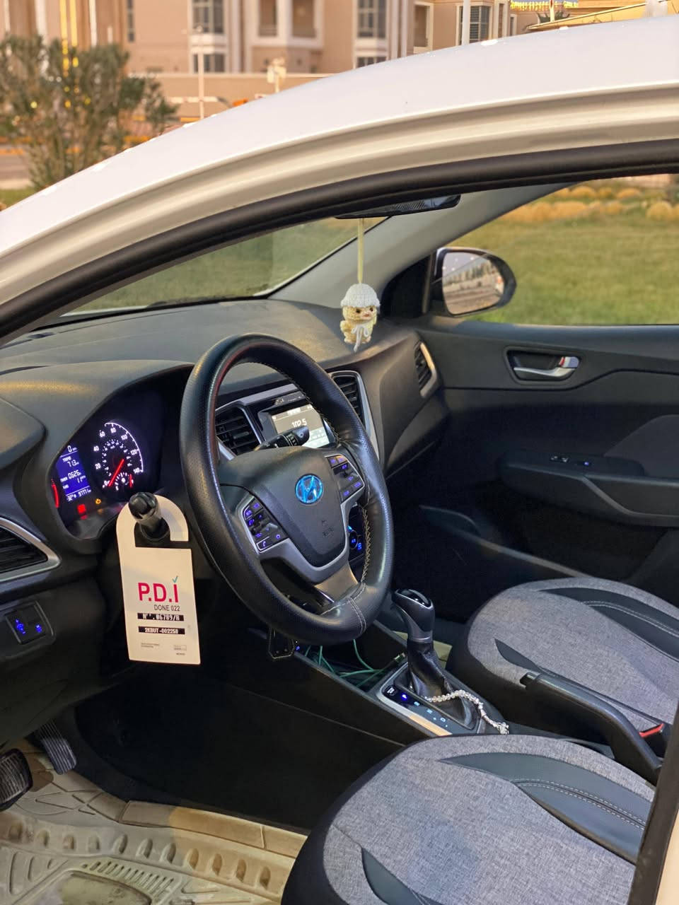 للبيع هونداي اكسنت 
موديل 2019
المواصفات 
 تحكم ستيرن / تبريد تدفئة / مثبت سرعة / درايڤ مود /شاشة بلادية + كاميرا بلادية / تحكم ستيرن / گير At المرغوب 6 نمر / محرك 1600 Gdi المرغوب الراس الفضي
شاصي لغد كفاله 
حادثها بنيد صبغ جاملغ أيمن صبغ نفسهن مصلحات  ورقم الشاصي موجود يطلع الحادث 
ماشيه 97 ميل 
حداديه تخم تايرات جديد سيرفس كامل سياره جاهزه على اخير شغل واطلع 
مكان السيارة البصرة 
السعر ((120)) و بي مجال بسيط رقم بغداد باسمي تحويل ثاني يوم 
***********
