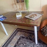 طاولة • بدون كراسي • كلش نضيف