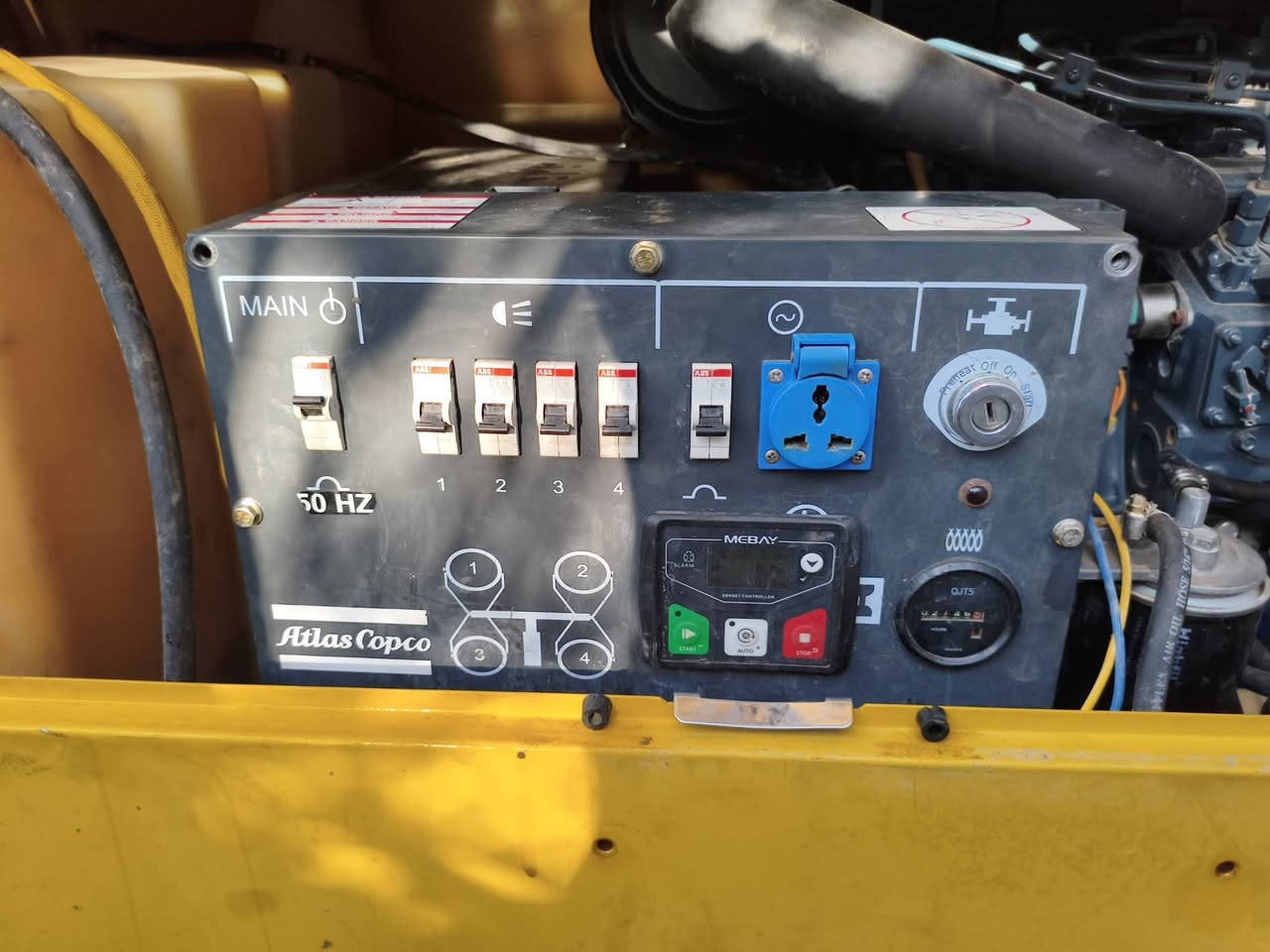 السلام عليكم ورحمه الله
للبيع
مولدة كابوتا ٣سلندر   ٨كيفي سنكل
حجم ١١٠٥ عدد ساعات التشغيل ٢٠٠٠ساعة
مع تانكي بلادي ١٠٠لتر
عربانة مع تايرات 
بلادي وضمان ع حمل 
للمزيد من التفاصيل لاتصال أو المراسلة 
*********** ابو شهم الزبيدي 
بغداد عوريج
