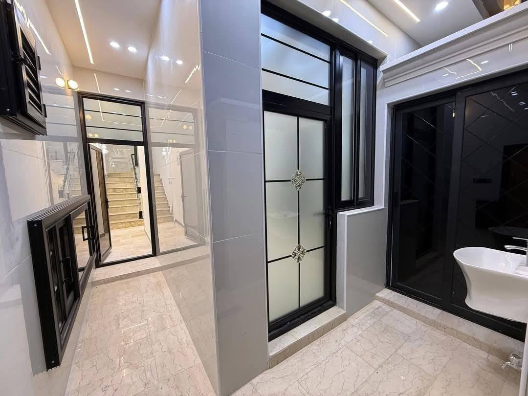 ‏‎‏دار للبيع او المراوس في النجف الاشرف
حي الوفاء
مساحه الدار  ١٠٠ م 
شارع ١٠
٣ نوم طابقين عمل درجه اولى
قرب سايدين وفاء-جزيره

‏‎  للاستفسار مراجعة مكتب العطاء للوساطه العقاريه في حي الجامعه شارع ابو حكمت مجاور باقر مول 
او الاتصال 
‏‎*********** (يتوفر واتساب)
