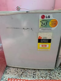 ثلاجه مكتبيه نوع الجي نظيفه للبيع السعر 50 المكان بغداد الدور 07717873...