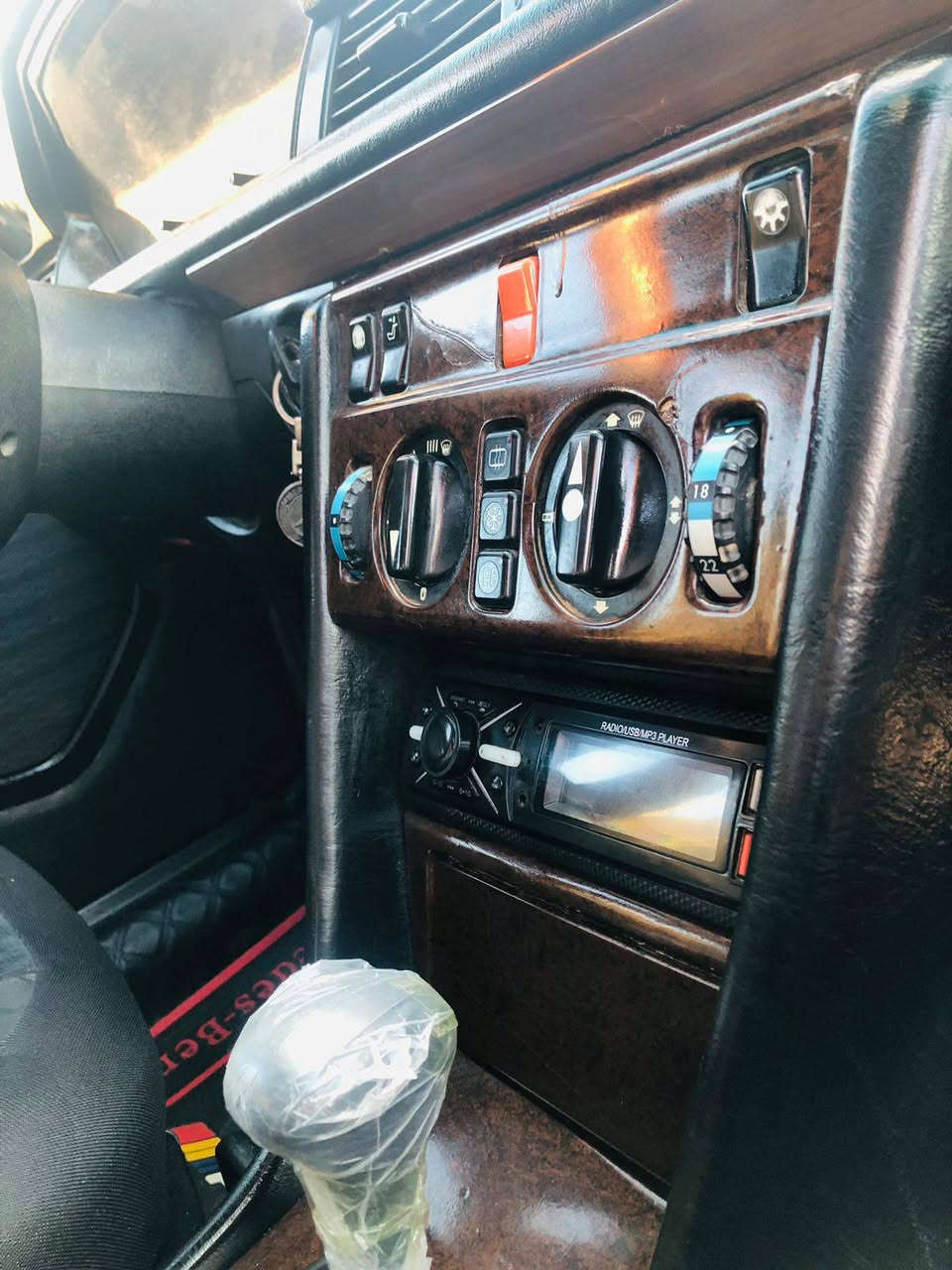 ماشاءالله كل حلال الناس
مارسدس دب 300 فول موديل 90 بلاد رقم دولي وسنوية جديد 2031 محرك بطه 3000VVT شرط دواخل كل جدید 3 قطع صبغ سونر موجود باقي بلادي سلايت شغال جام كهربائي تبريد ABS تايرات ويل جديد شرط كيرو محرك تحويل غرامة سیارة جاهزه مابيه نقص 
سعر 67 بية مجال 
***********
