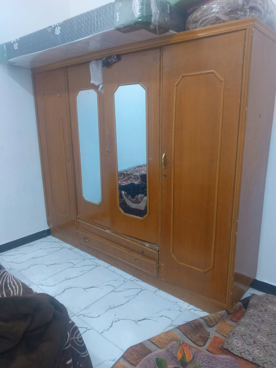 السلام عليكم اخوان متوفر لدينه كنتور وميز  وثلاجه و افريز وكاونتر للتواصل على هاذا الرقم ***********
